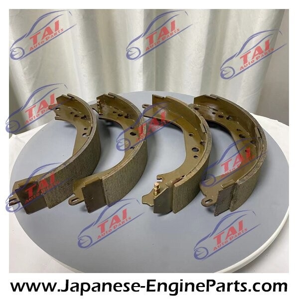 Genuine New Rear Brake Shoes 04495-60070 Land Cruiser Toyota Engine Spare Parts