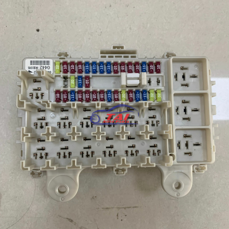 ISUZU 700P Used Engine Parts 8-98067619-1 Genuine New Fuse Box