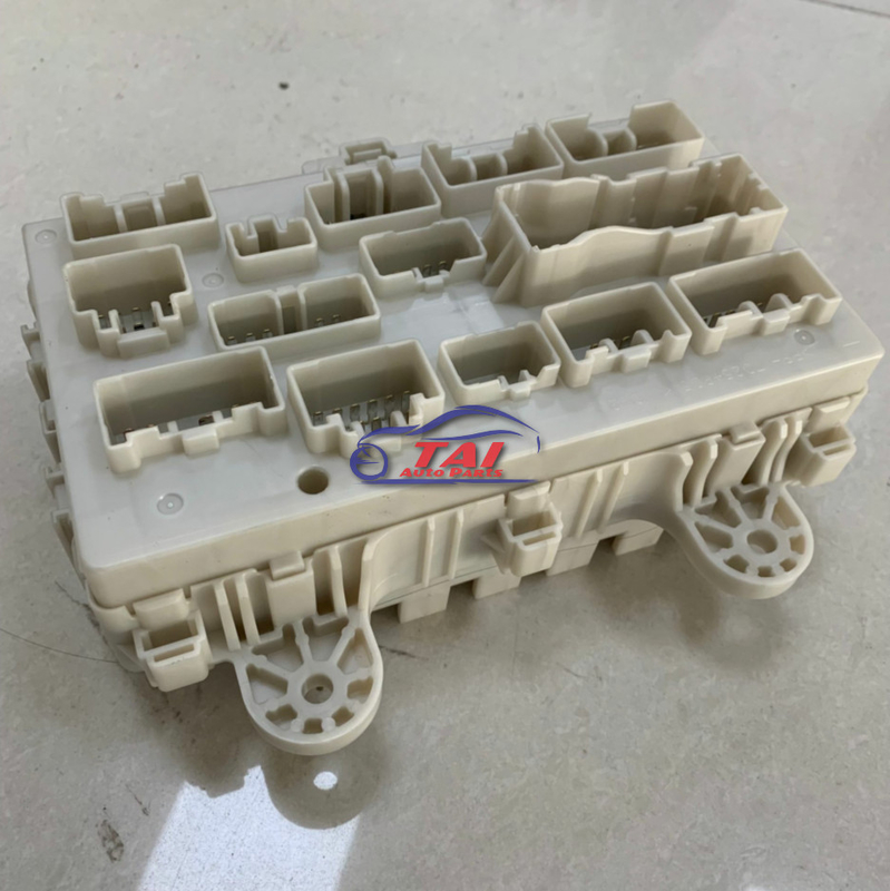 ISUZU 700P Used Engine Parts 8-98067619-1 Genuine New Fuse Box